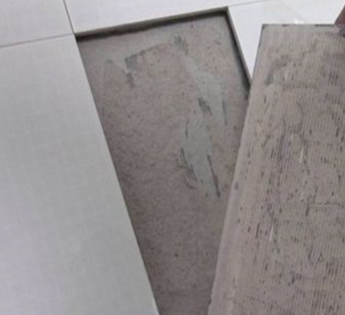 睢阳瓷砖空鼓维修公司分享瓷砖铺贴时如果打浆（即涂抹在瓷砖背面和基层上的砂浆或瓷砖胶）过少，会带来以下问题